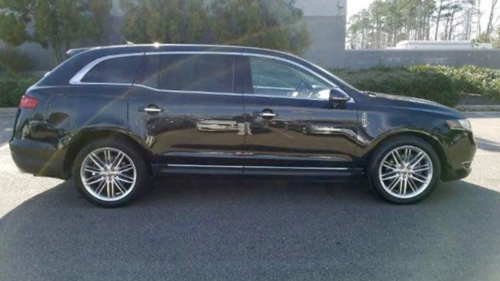 LINCOLN MKT - SEDAN-3