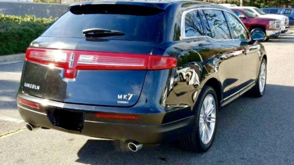 LINCOLN MKT - SEDAN-4