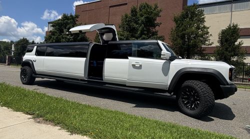 2026 hummer limo (4)