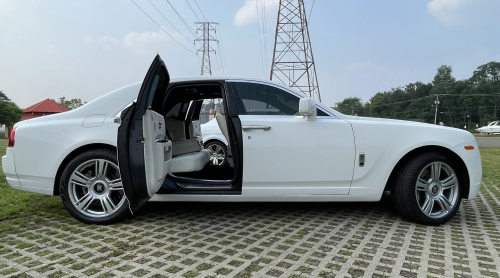 ROLLSE-ROYCE-GHOST-SEDAN-2-r9c8jxe619a28r0ygk7xghfp49hx4u67qouc153dgw