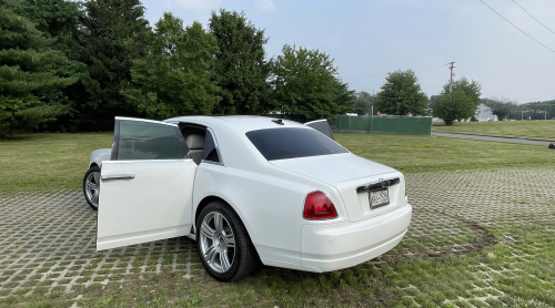 ROLLSE-ROYCE-GHOST-SEDAN-4-r9c8mdqzvon0k3gm4meuyv50yhef8dwzeu5z55gd80