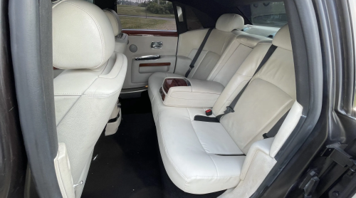 ROLLSE-ROYCE-GHOST-SEDAN-6-r9c8ot5zj9yojtxmy675wr2w7bfk48k0quu4rvur5c